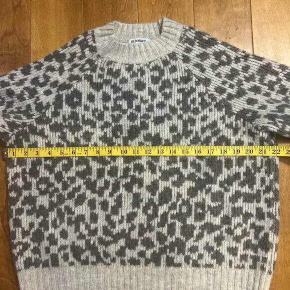 Old Navy Cheetah Print Pullover Sweater Size M Beige Gray Relaxed Cozy Boho - Picture 3 of 9